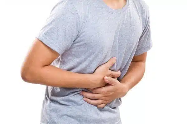 Triệu chứng viêm tụy mạn phổ biến là đau thượng vị lan sau lưng, đau dai dẳng, hay tái phát. (Ảnh minh họa sưu tầm)