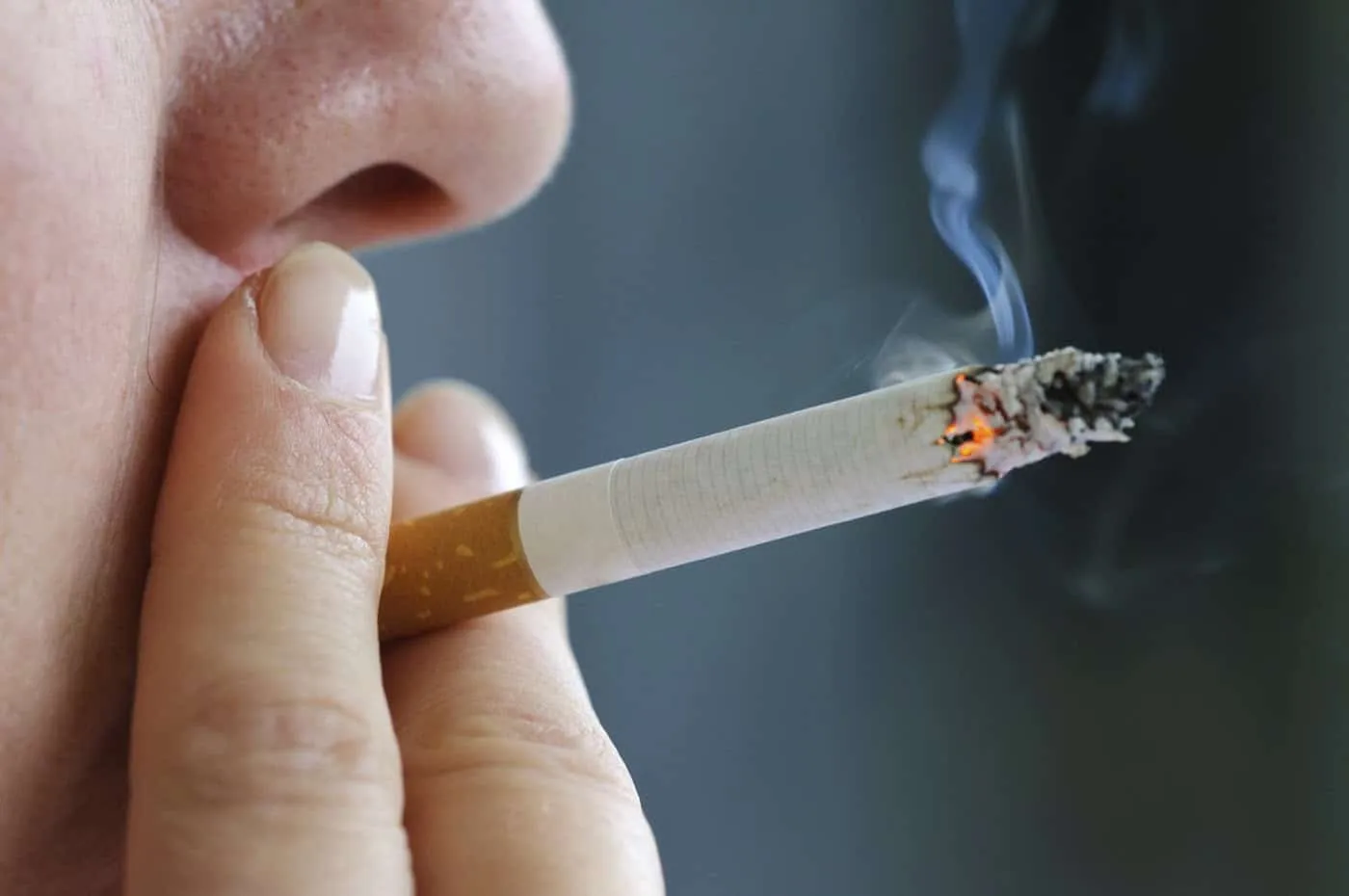 nguyên nhân chính gây ung thư thực quản là do thuốc lá