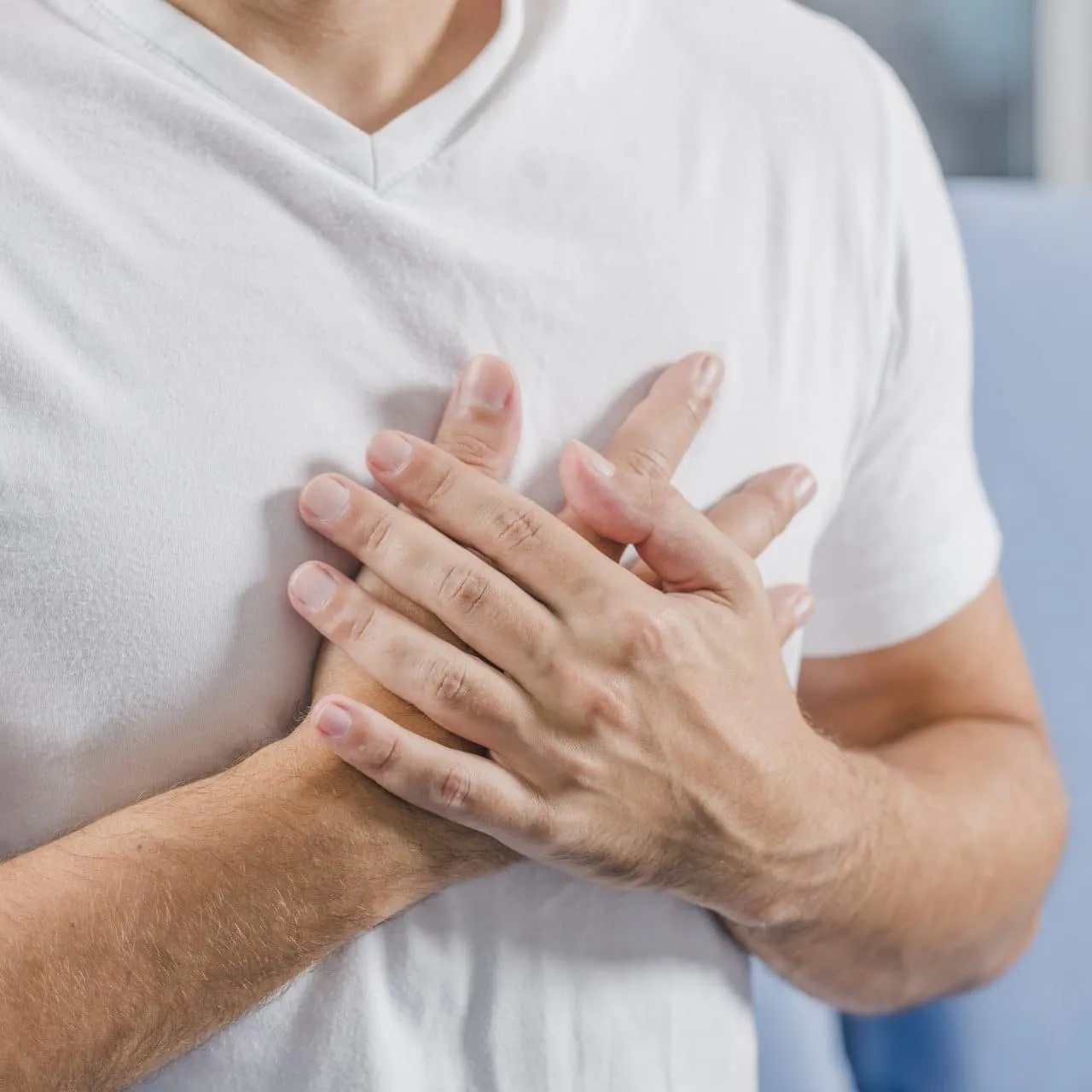 Bệnh nhân bị đau ngực thường được chẩn đoán dựa vào vị trí xuất hiện như đau ngực bên trái, đau ngực phải hoặc đau ngực diện rộng