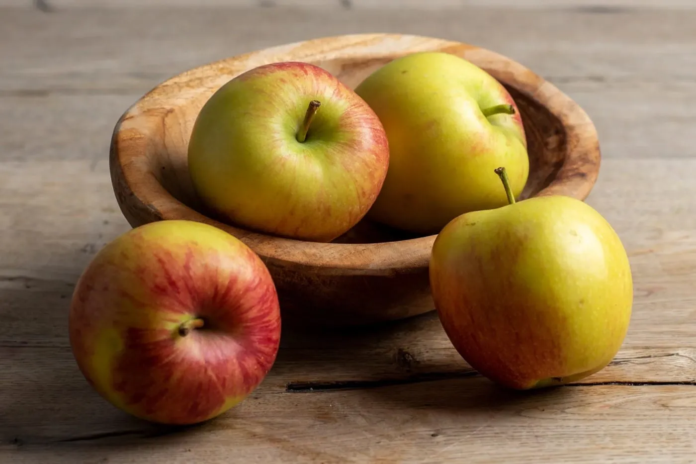 đau dạ dày nên ăn táo không